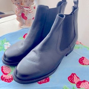 Size 8 made in Italy leather Chelsea boot size 8